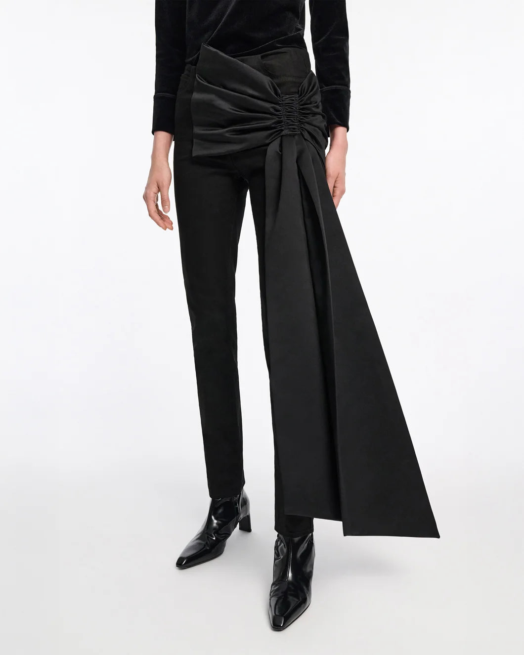 dorothee schumacher black Skinny jeans with satin bow on figure side view