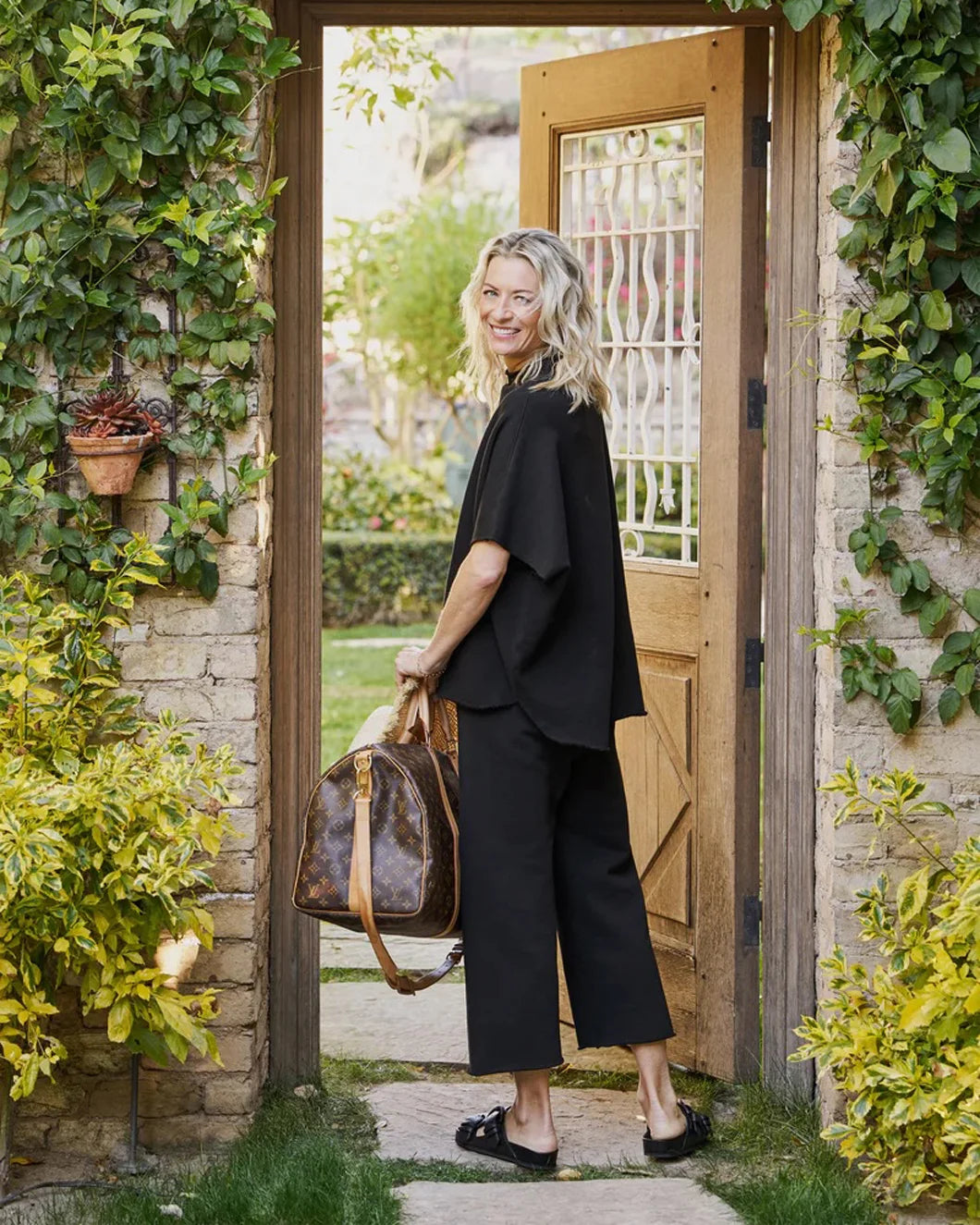 frank and eileen Malibu Travel Set Black on figure back