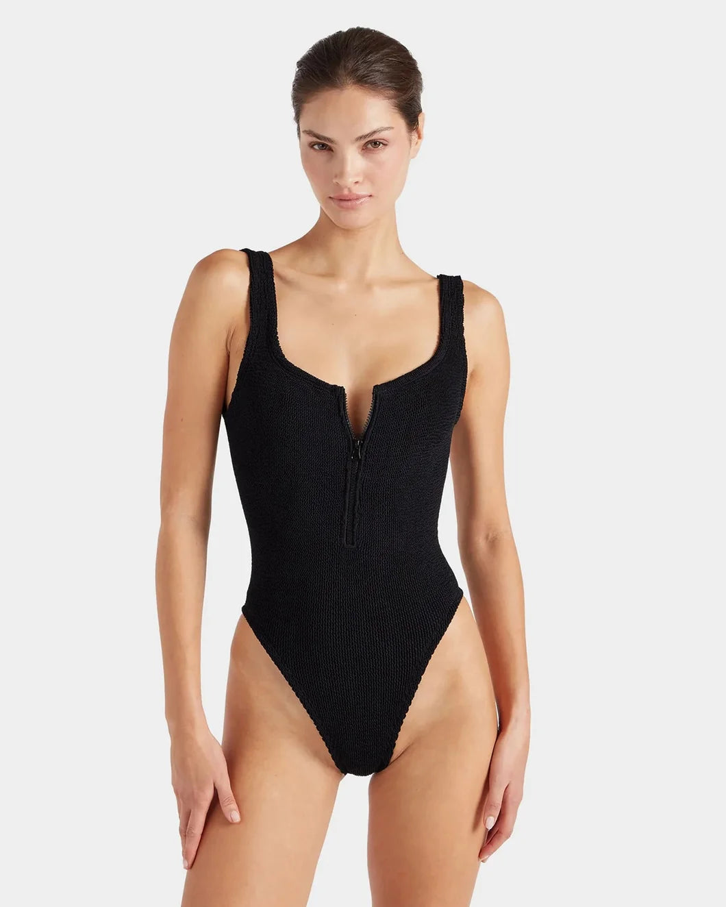 hunza g Dallas One Piece black on figure front