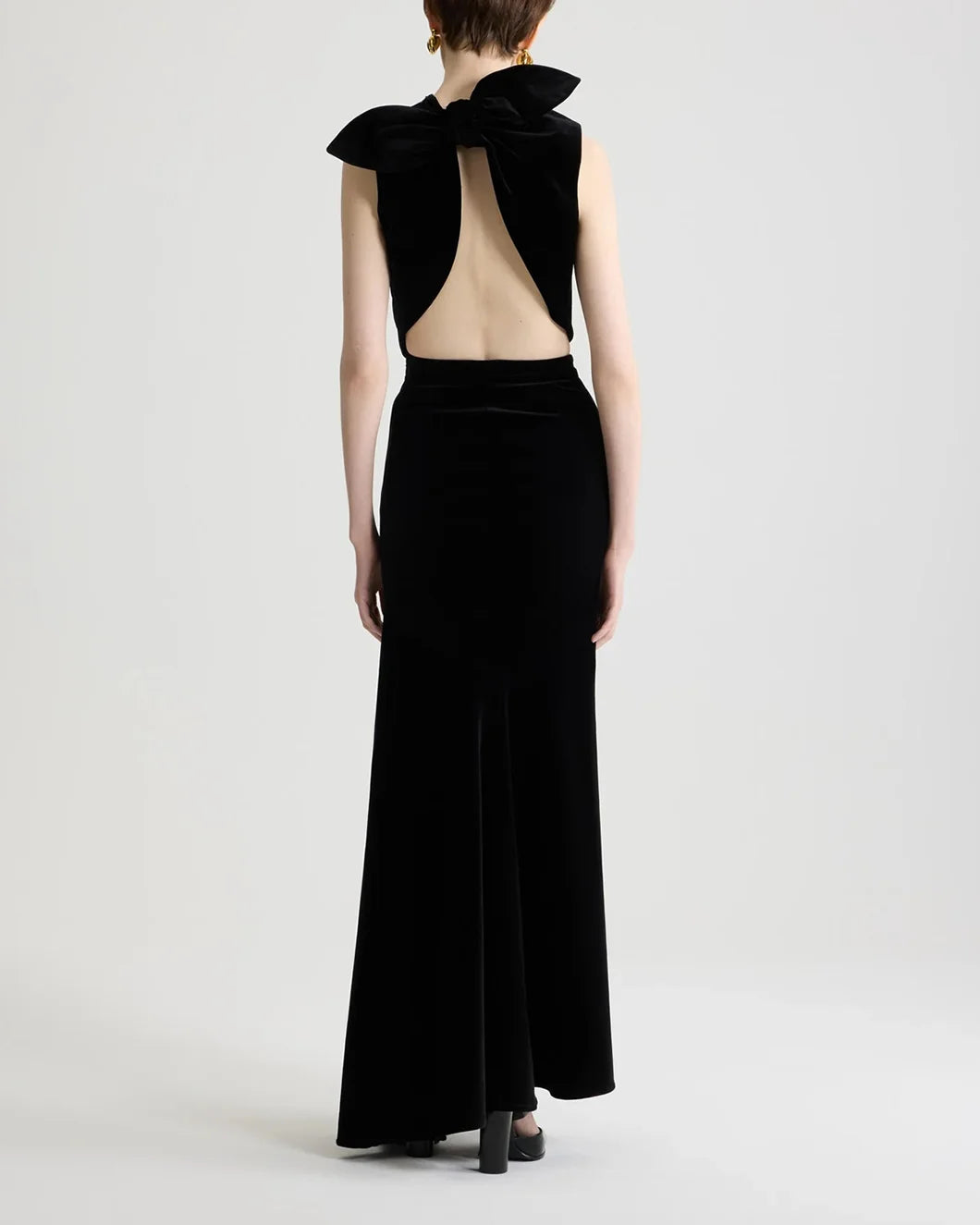 patou scarf top in black organic cotton velvet on model back tie closure view