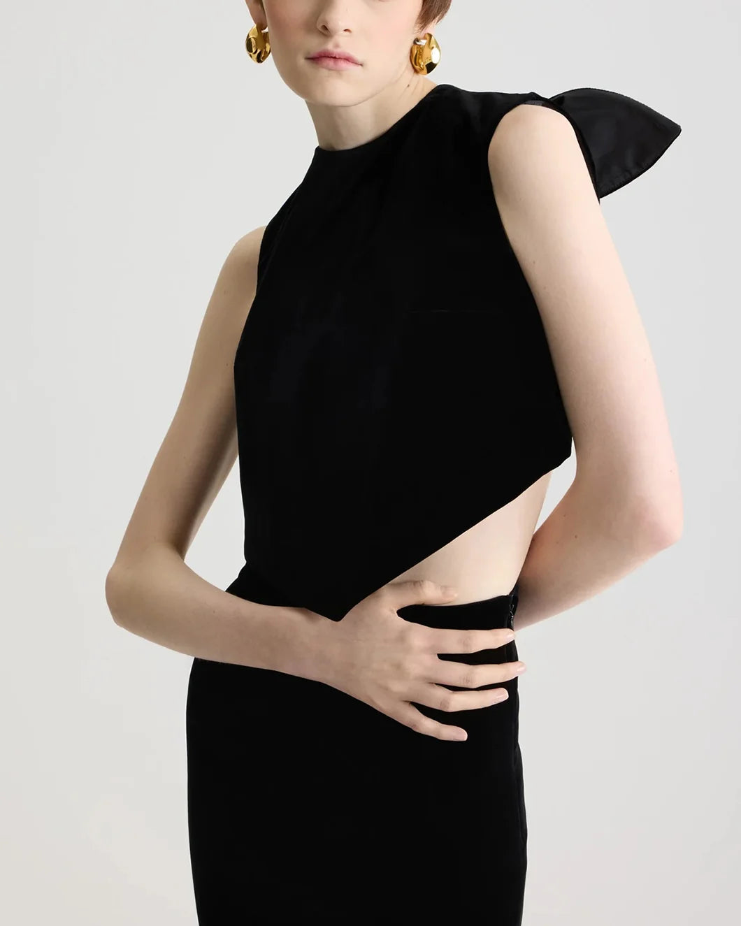 patou scarf top in black organic cotton velvet on model side view