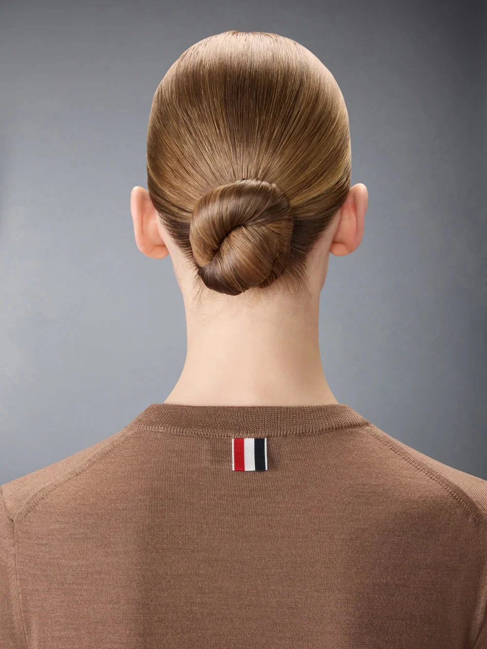 thom browne fine merino wool 4 bar tee walnut on figure back detail