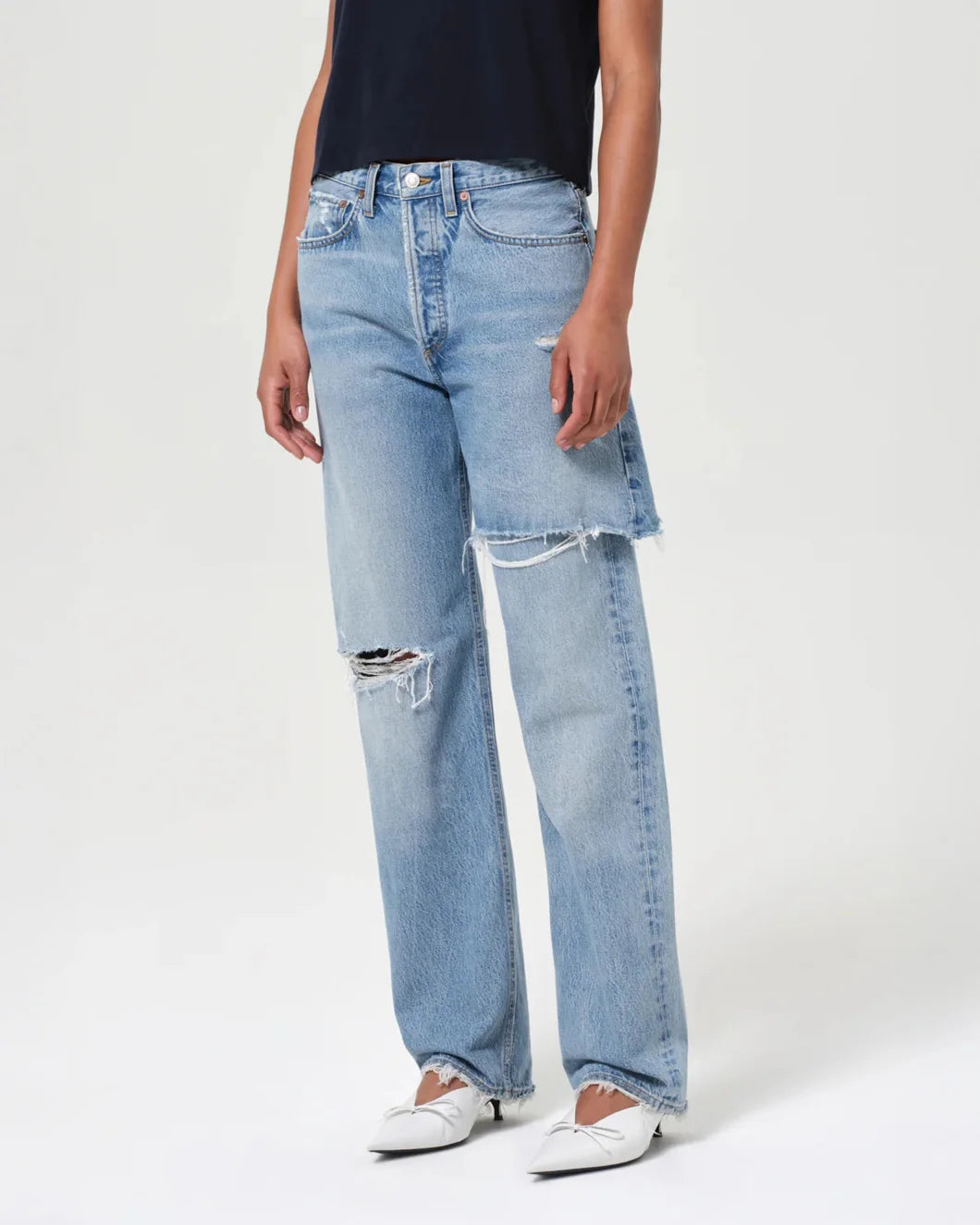 AGOLDE amryn jean medium indigo on figure front detail