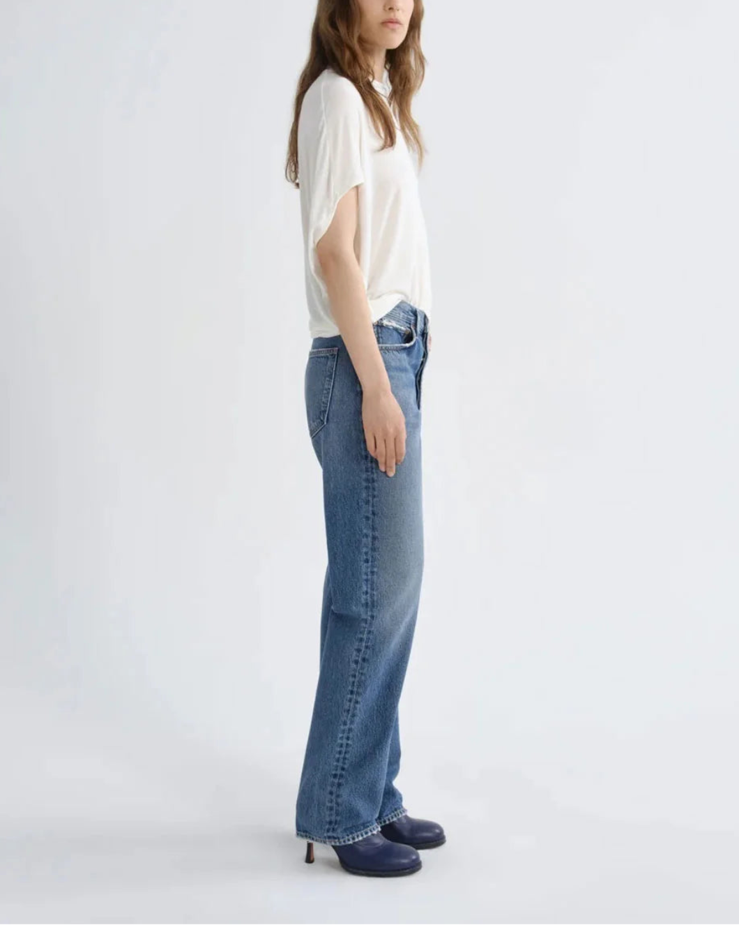 AGOLDE Souline Top oat milk on figure side