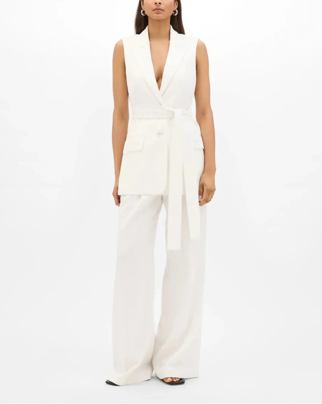 ANOTHER TOMORROW Easy Tie Vestoff white on figure front