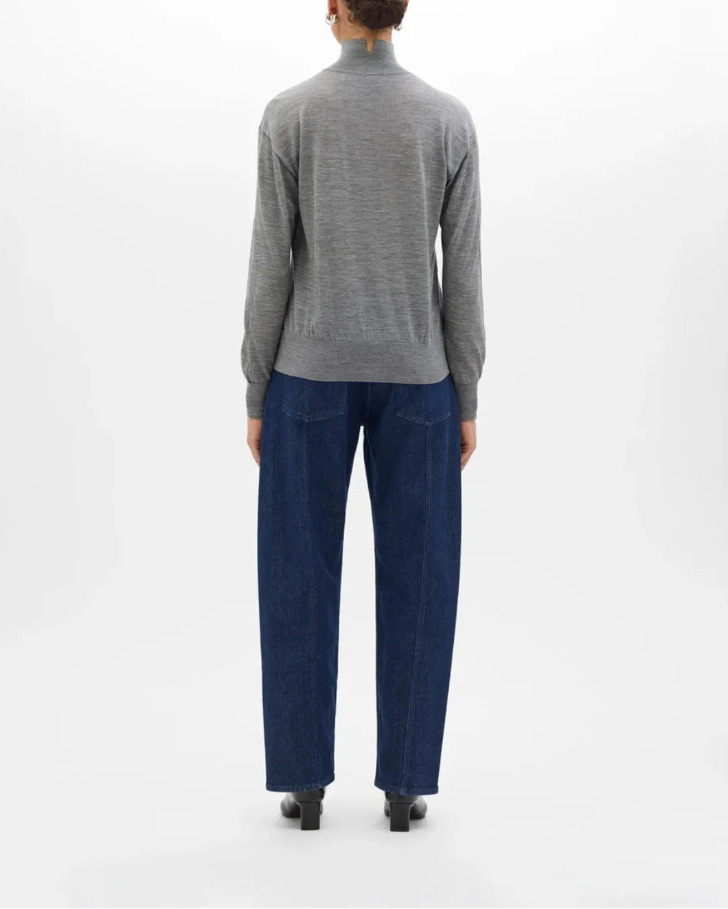 ANOTHER TOMORROW Featherweight Turtleneck gray on figure back