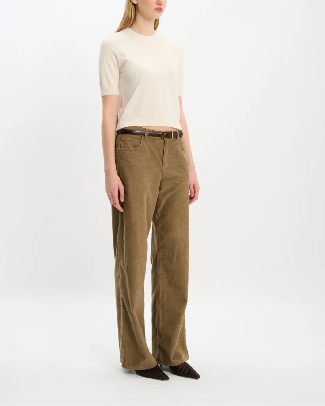 ARCH 4 Evie tee ivory on figure side