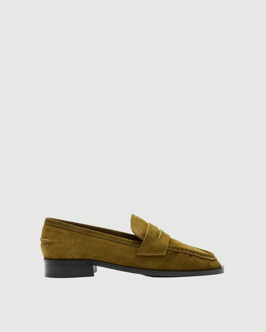 ATP ATELIER Airola Muschio Suede isolated