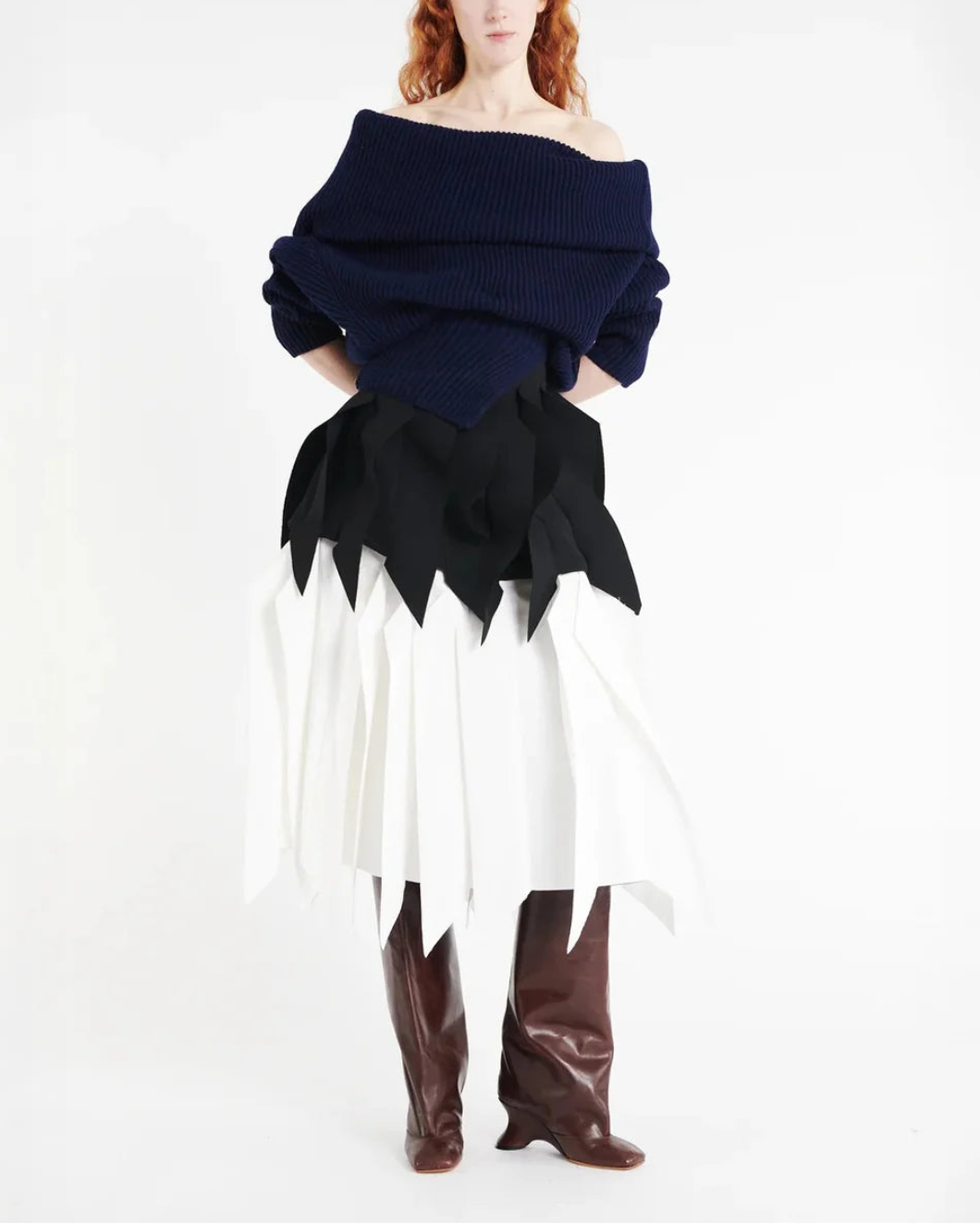 AWAKE MODE a line skirt black white on figure front