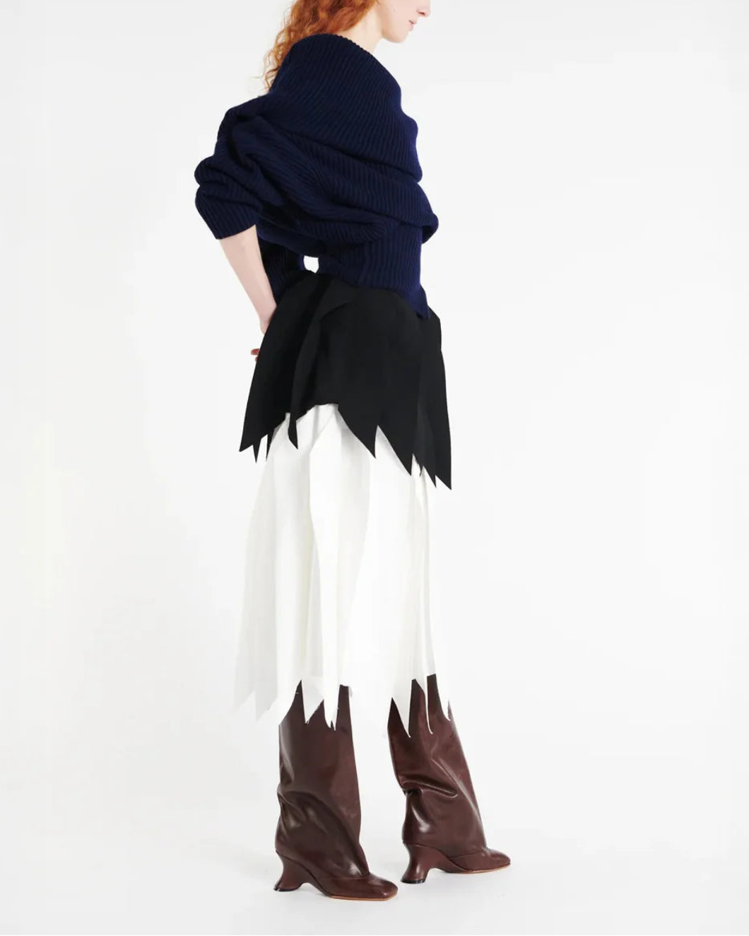 AWAKE MODE a line skirt black white on figure side