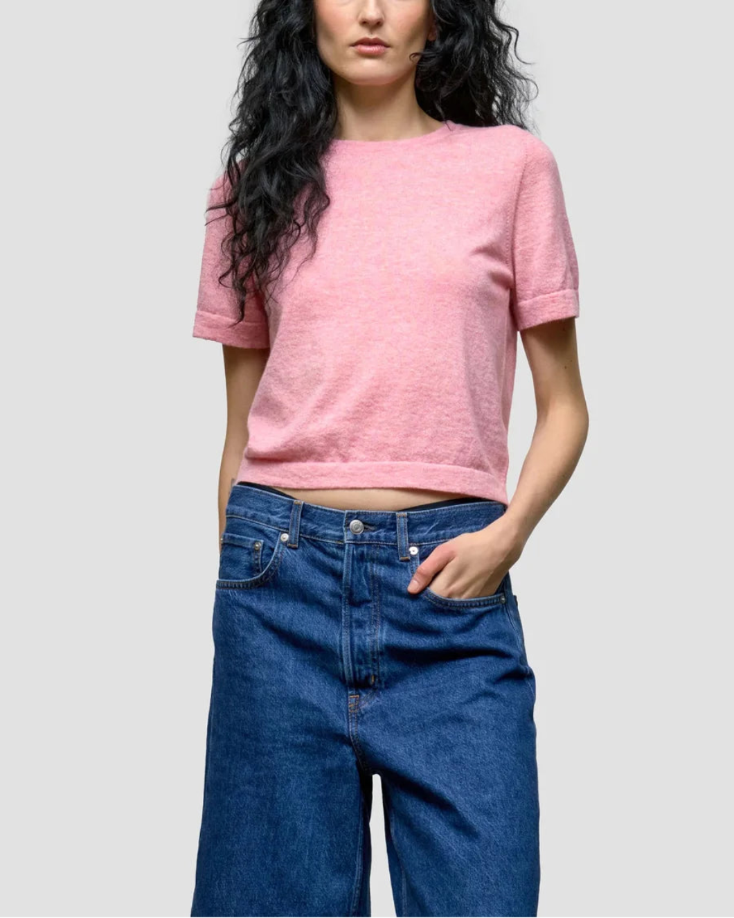 BEGG X CO Abbie Cashmere T-Shirt briar rose on figure front