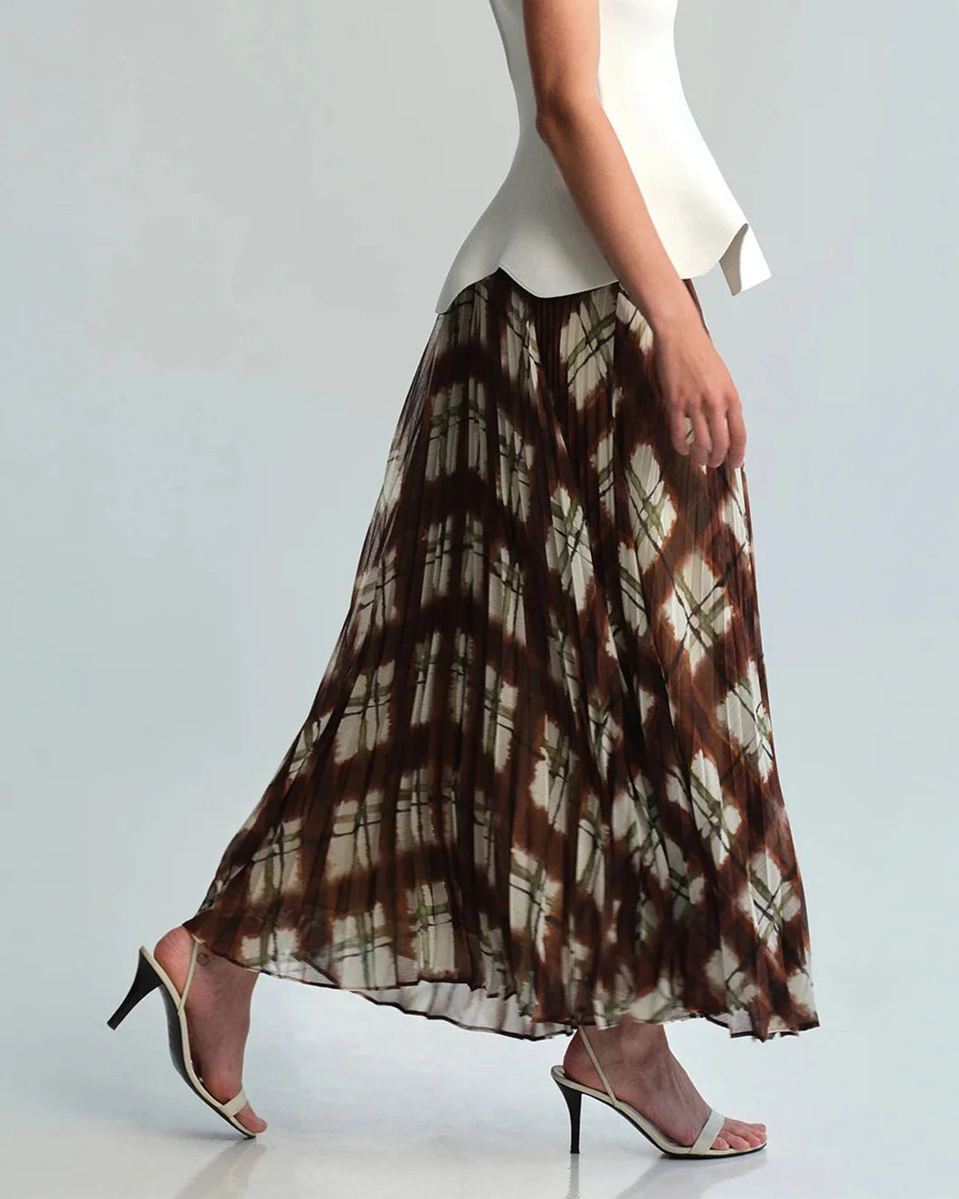 CARA CARA Otto skirt ppbr on figure side