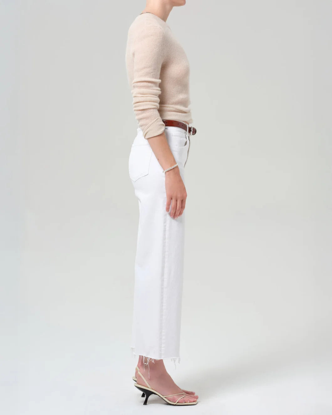 CITIZENS OF HUMANITY lyra wide leg crop soft white on figure side