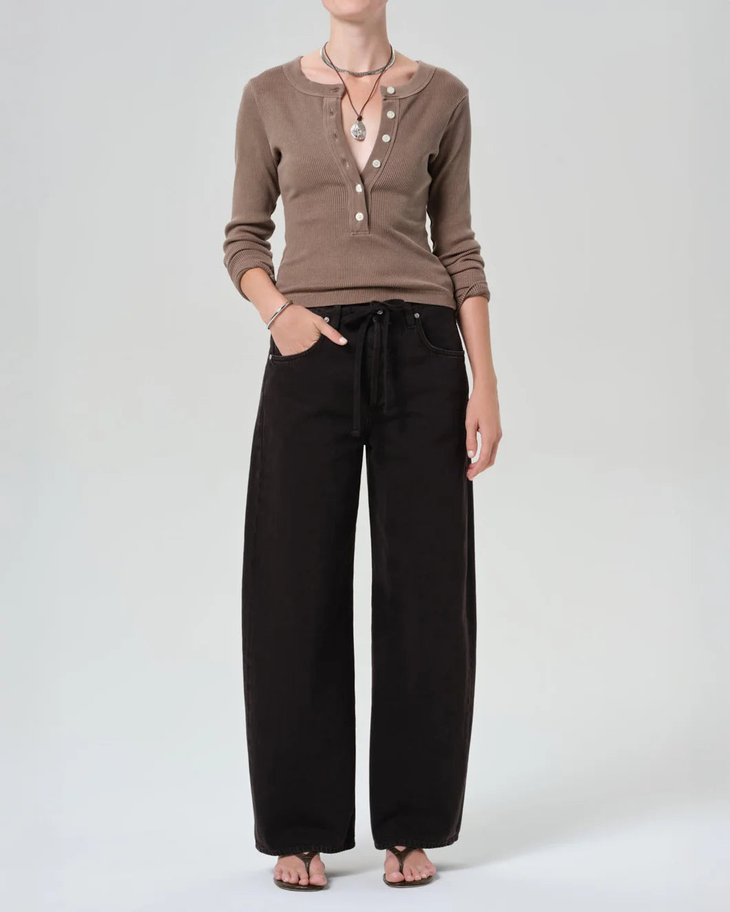 CITIZENS OF HUMANITY varra henley cocoa on figure front