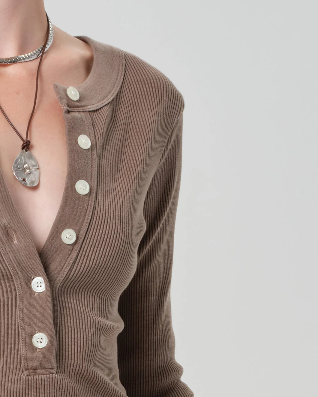 CITIZENS OF HUMANITY varra henley cocoa on figure front detail