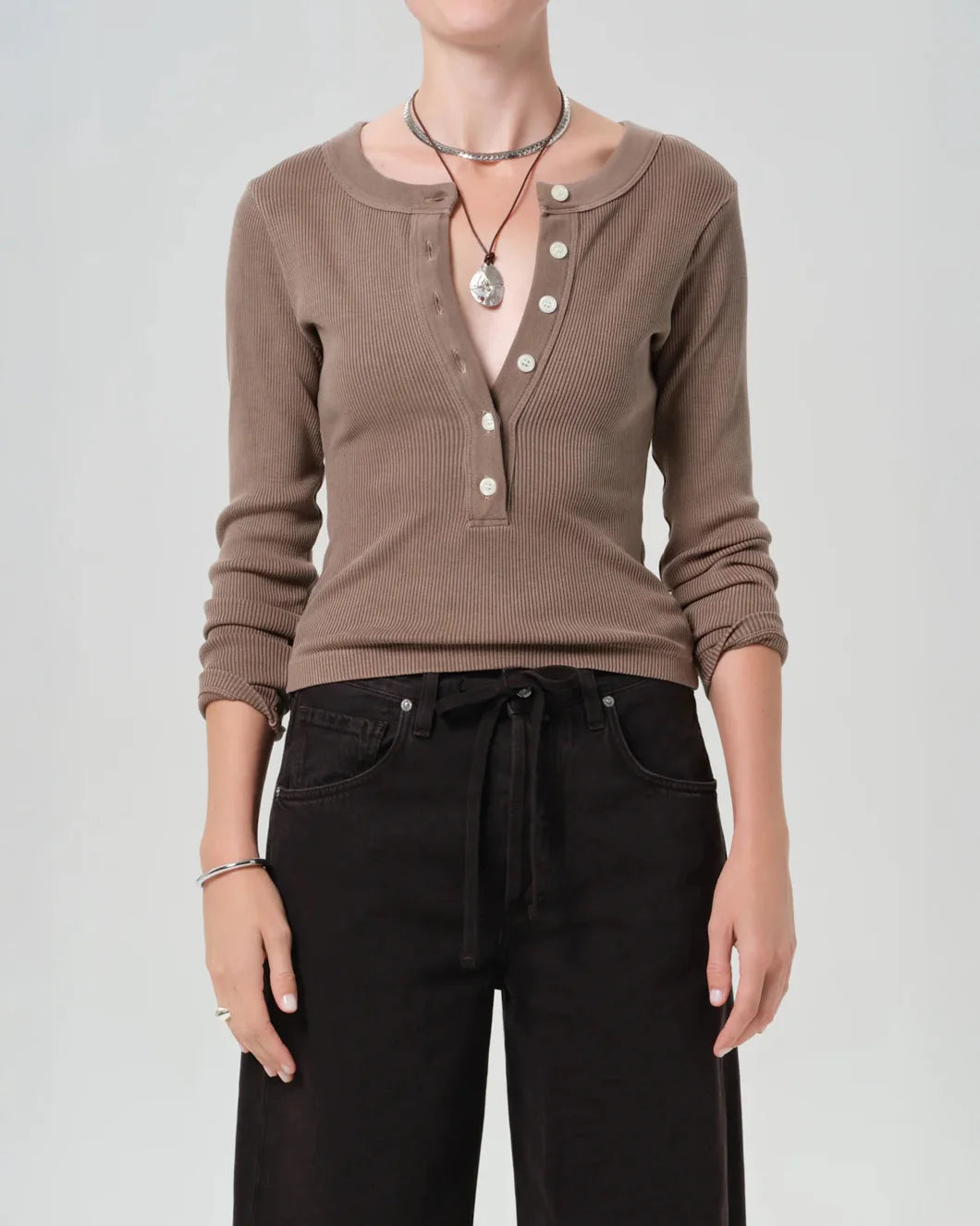 CITIZENS OF HUMANITY varra henley cocoa on figure front