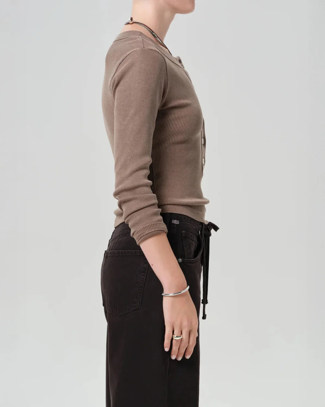 CITIZENS OF HUMANITY varra henley cocoa on figure side