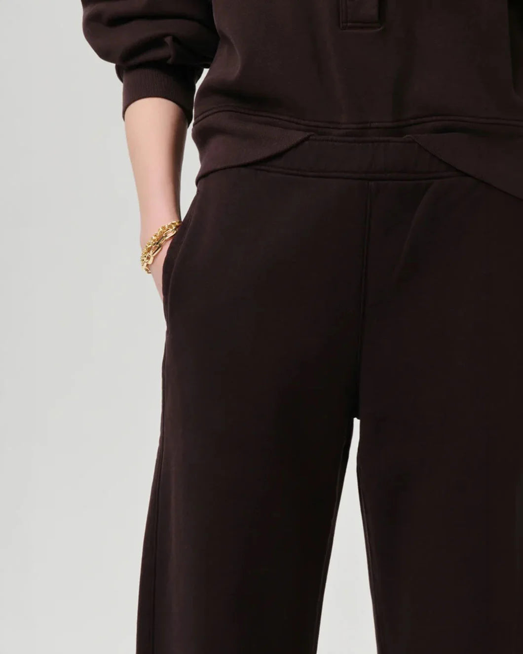 CITIZENS Miro Sweatpant Chocolate on figure front detail