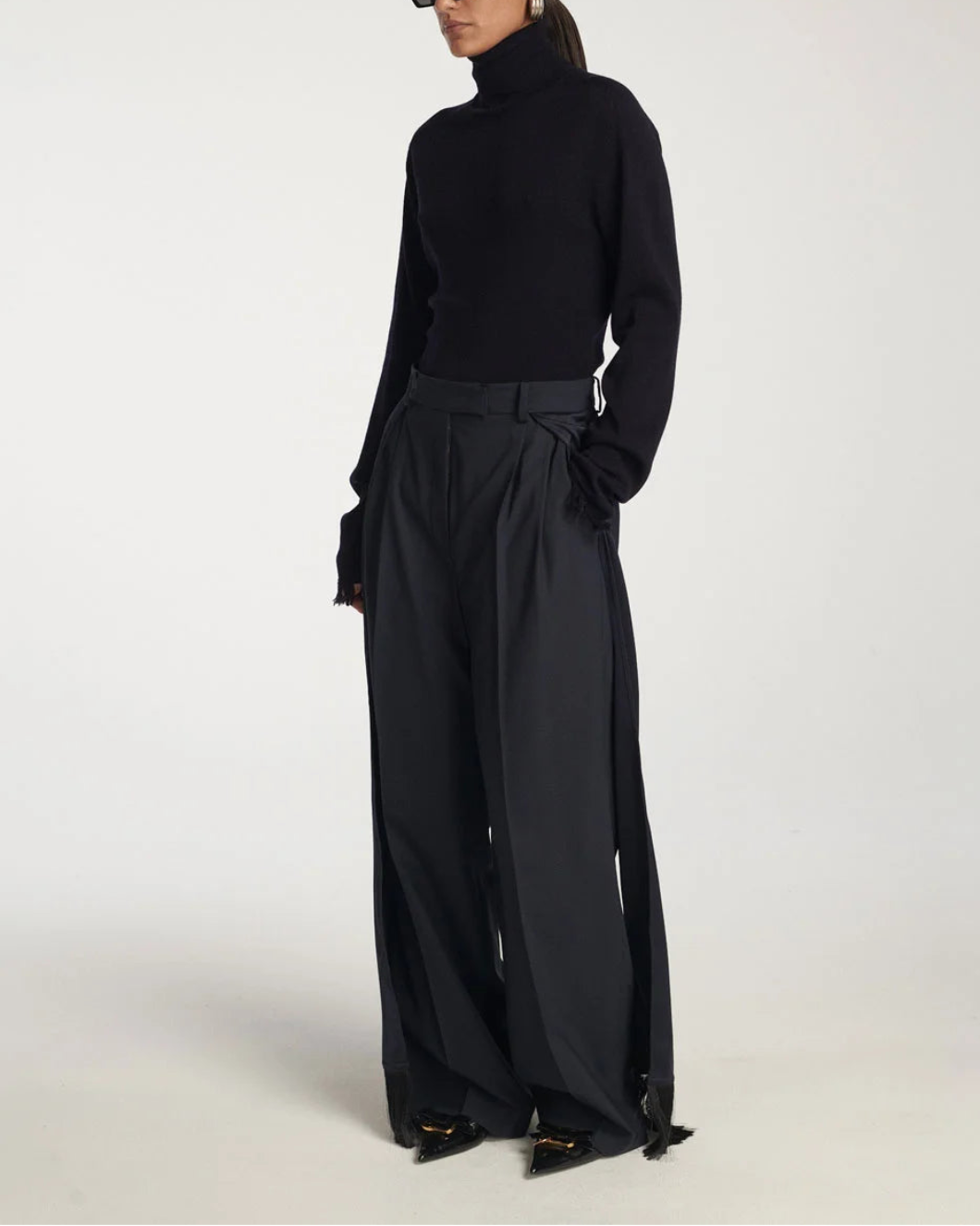 FRENKEN Best S6 Large pants Satin Scarf Navy on figure front