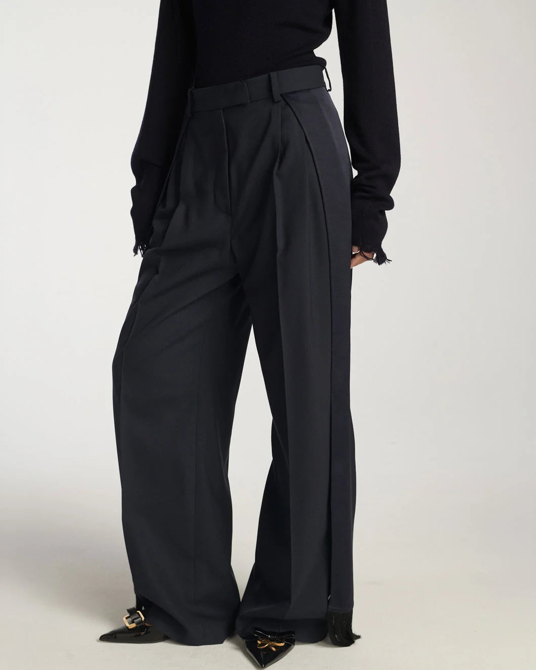 FRENKEN Best S6 Large pants Satin Scarf Navy on figure front