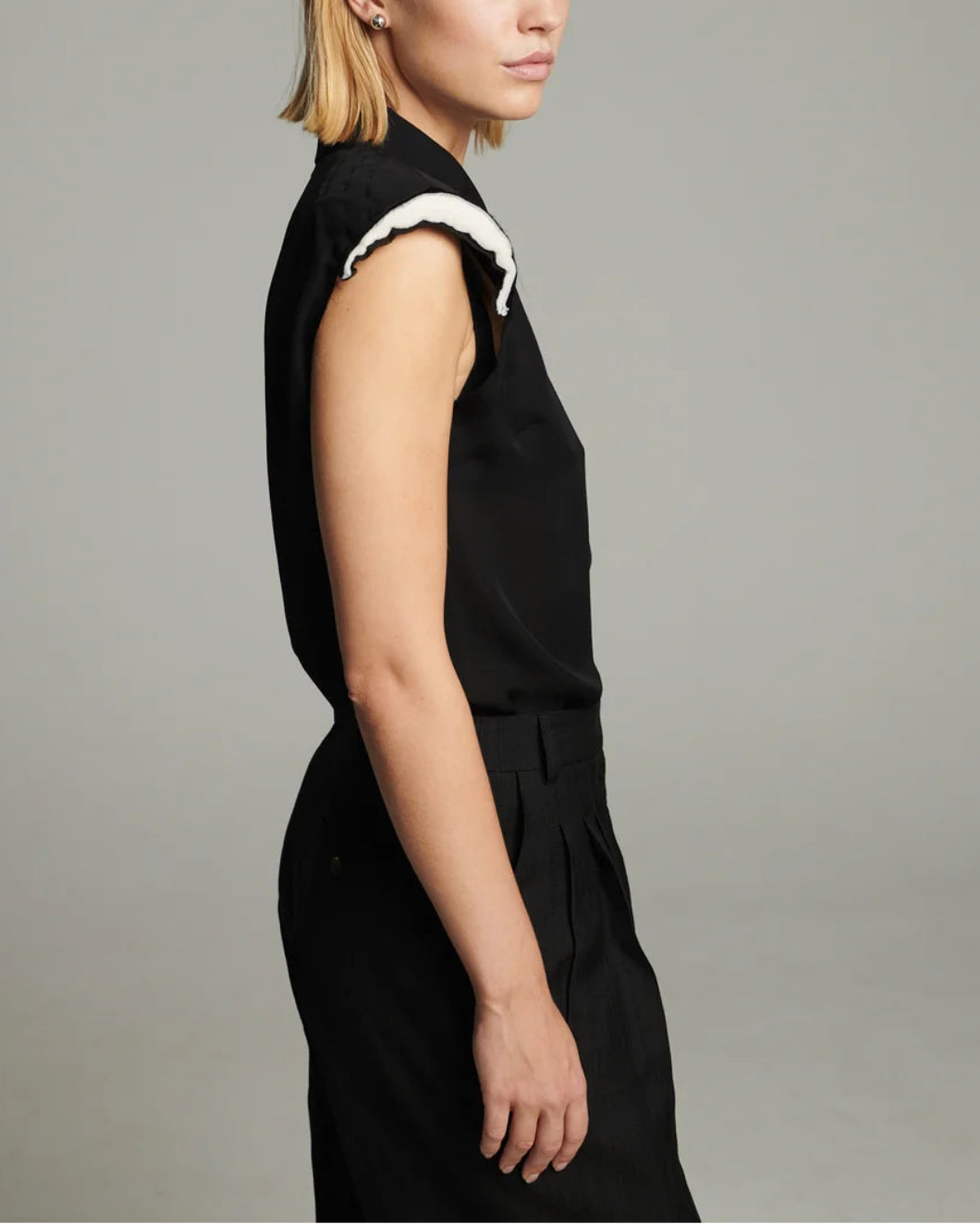 FRENKEN Shoudlered Silk Shirt Black on figure side 2