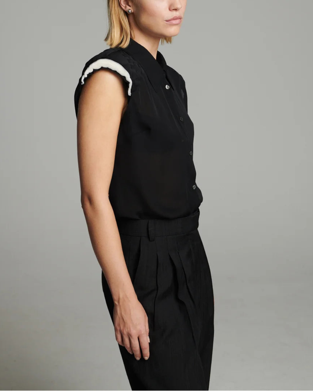 FRENKEN Shoudlered Silk Shirt Black on figure side 1