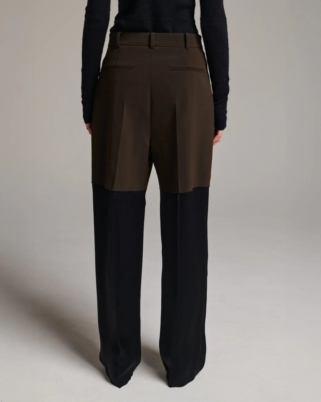 FRENKEN crag two pants brown on figure back