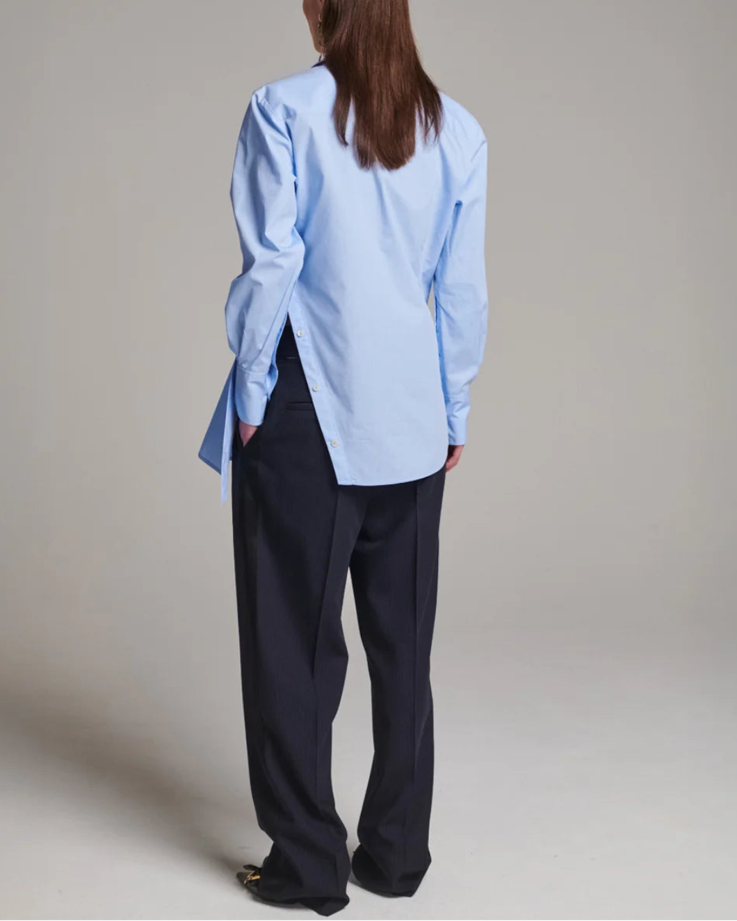 FRENKEN twisted cotton shirt light blue on figure back