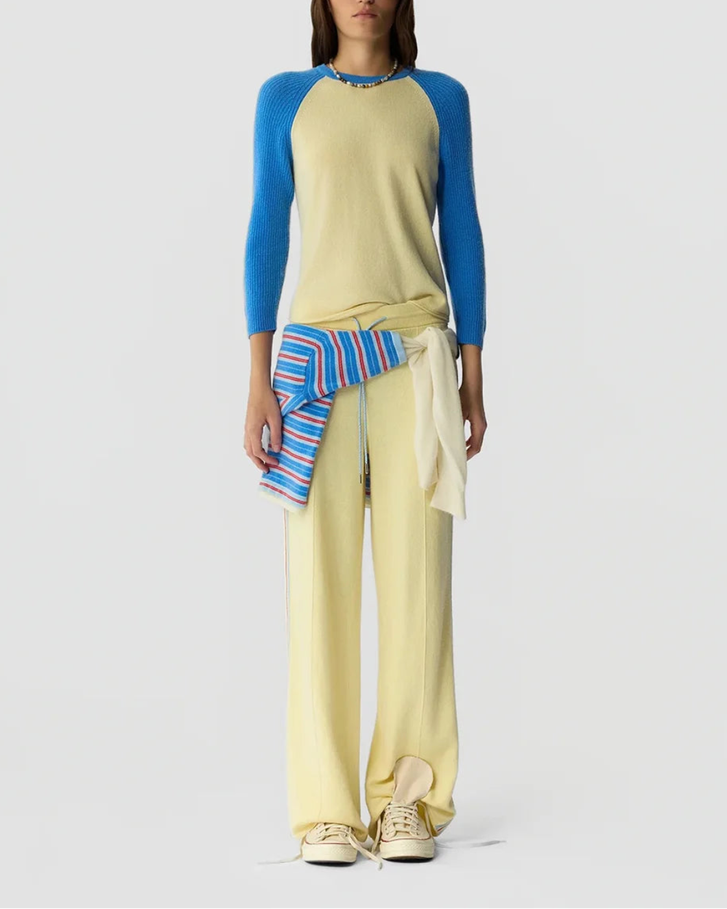 GUEST IN RESIDENCE Baseball Tee cashmere sail/mist on figure front