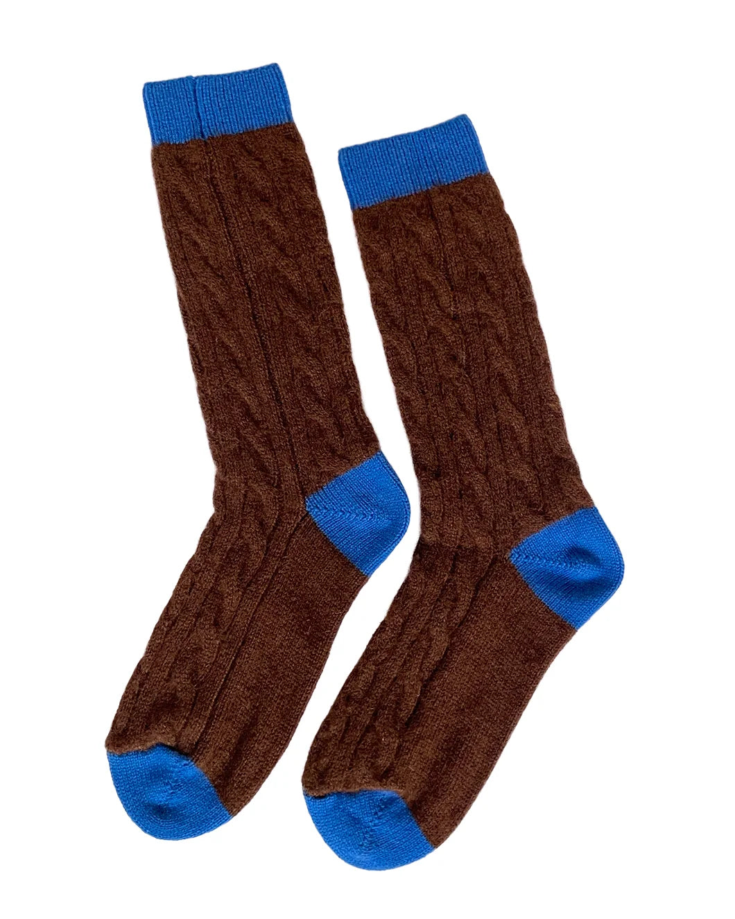 GUEST IN RESIDENCE cable socks chestnut front isolated