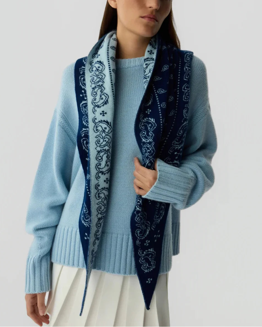 GUEST IN RESIDENCE wild rag navy/light blue on figure front