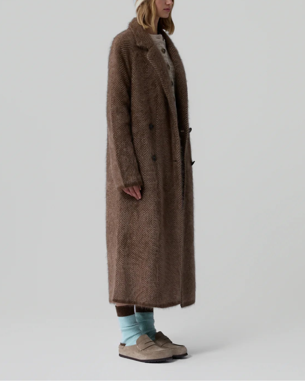 GUEST IN RESIDENCE grizzly double breasted coat chestnut on figure side