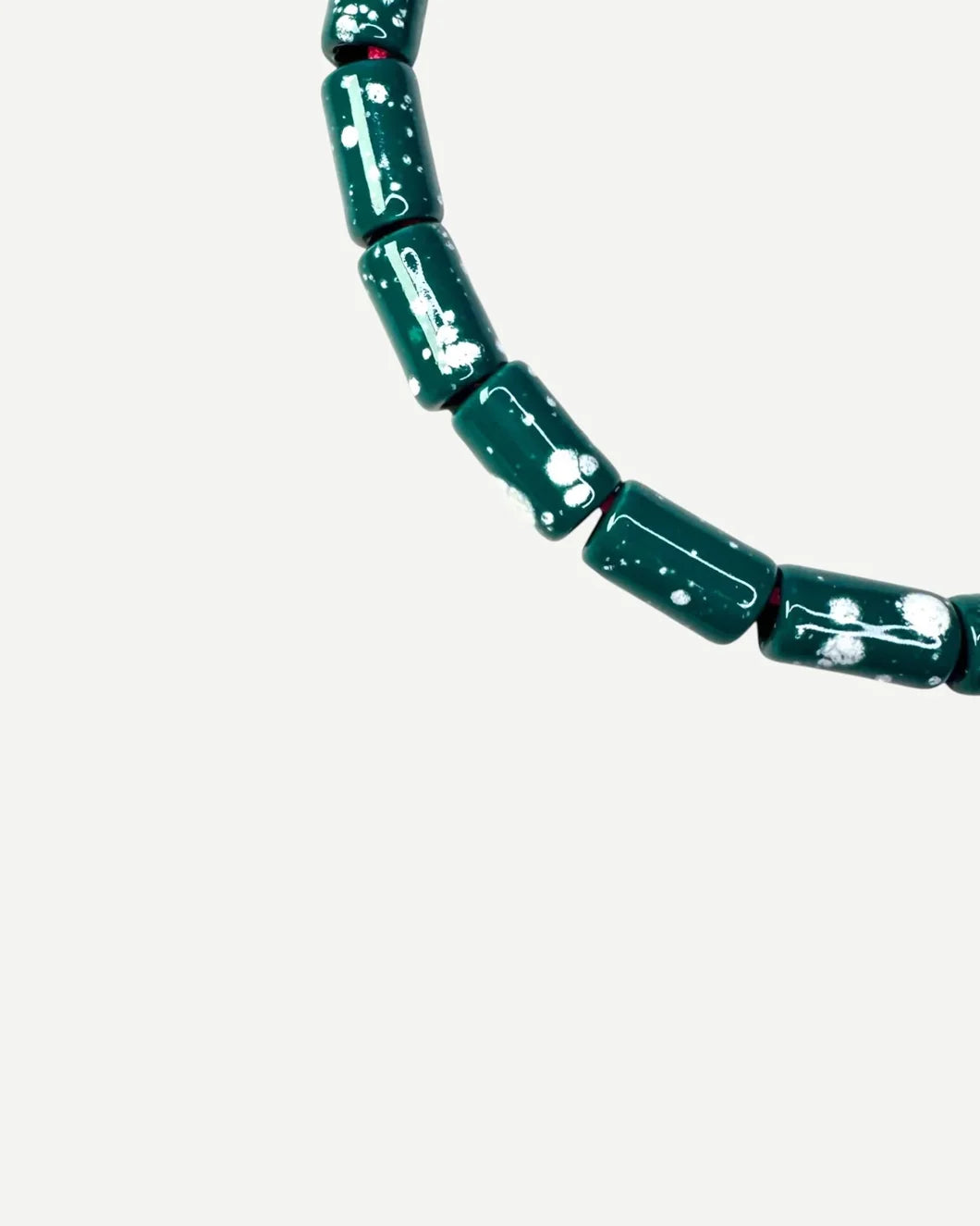 HER NEW TRIBE Melt Candy Bead Four Necklace front detail