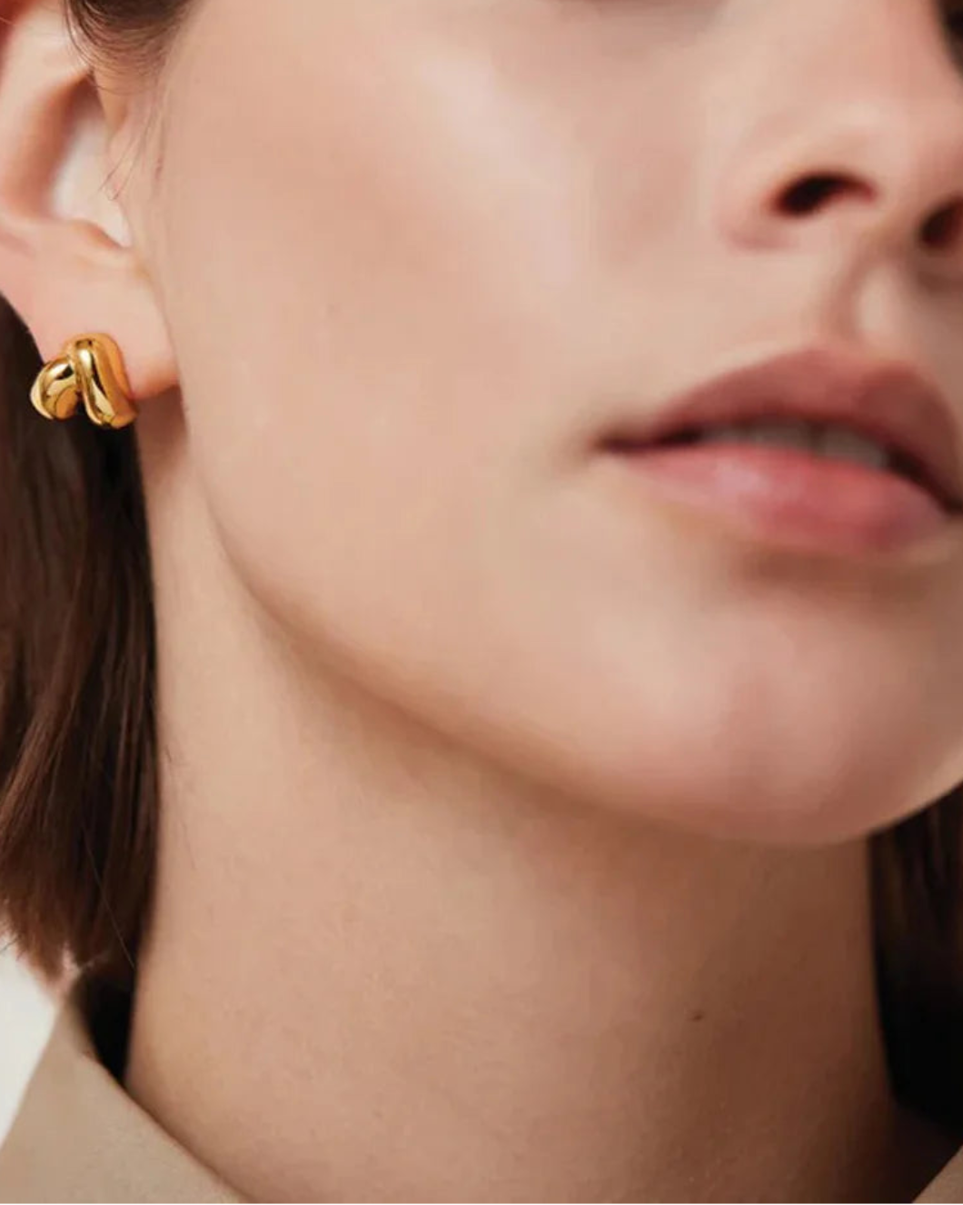 JENNY BIRD Beatrix earrings gold on figure front
