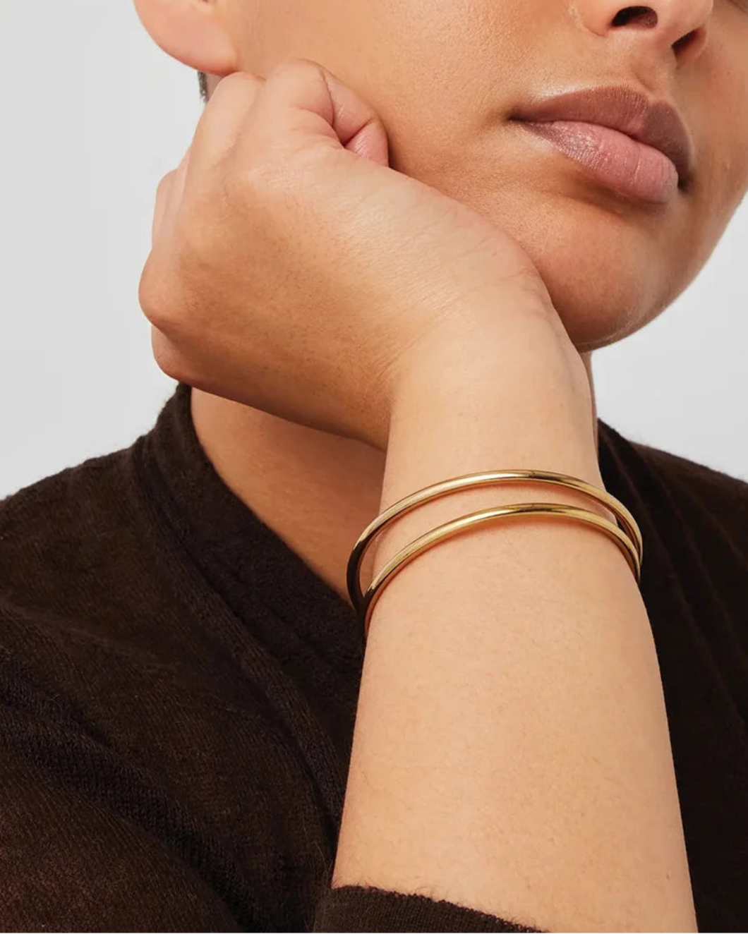 JENNY BIRD Dane Bangle gold 2pk on figure front