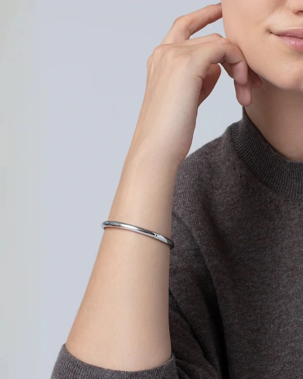 JENNY BIRD remi bangle on figure front