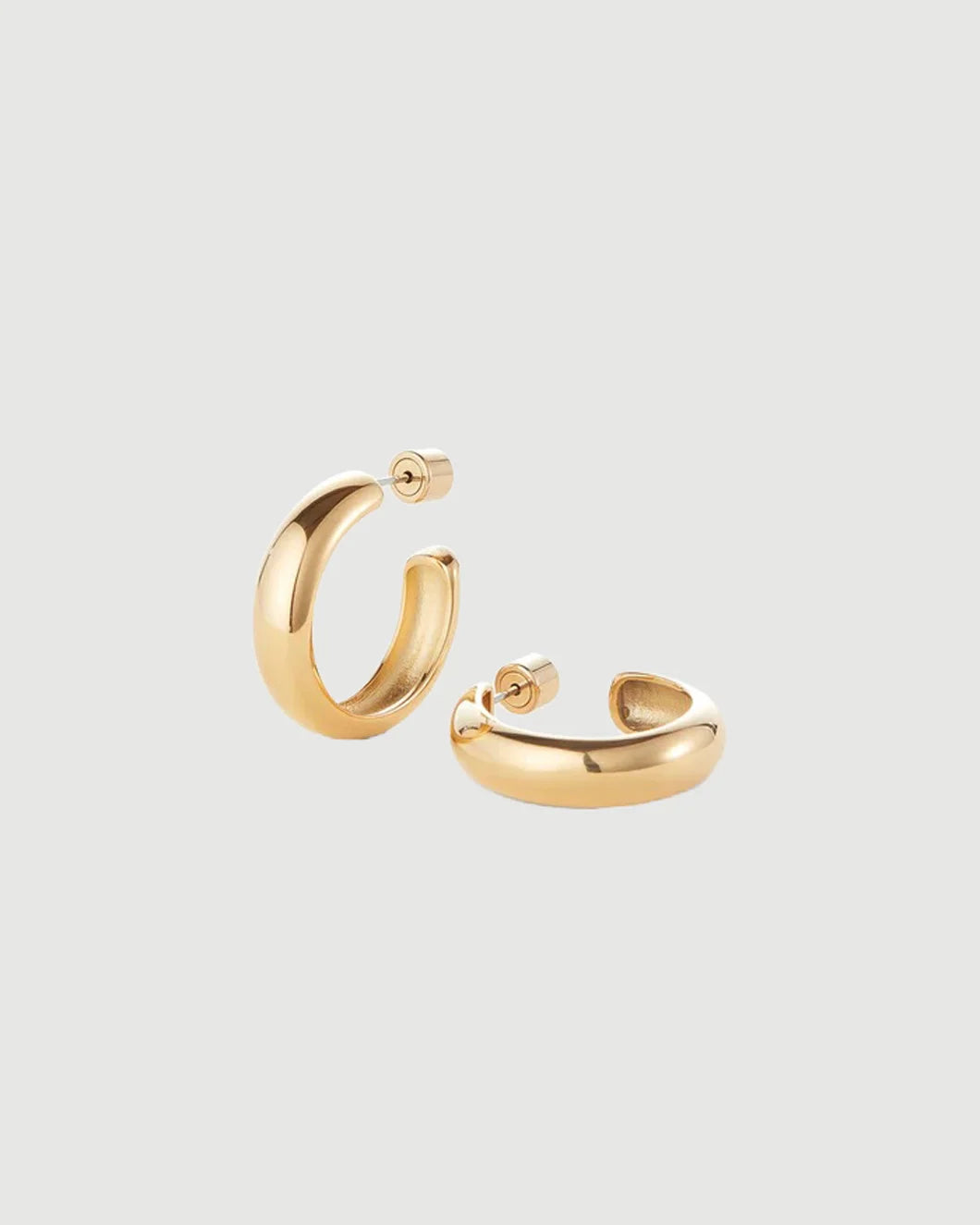JENNY BIRD Staple hoops medium gold isolated