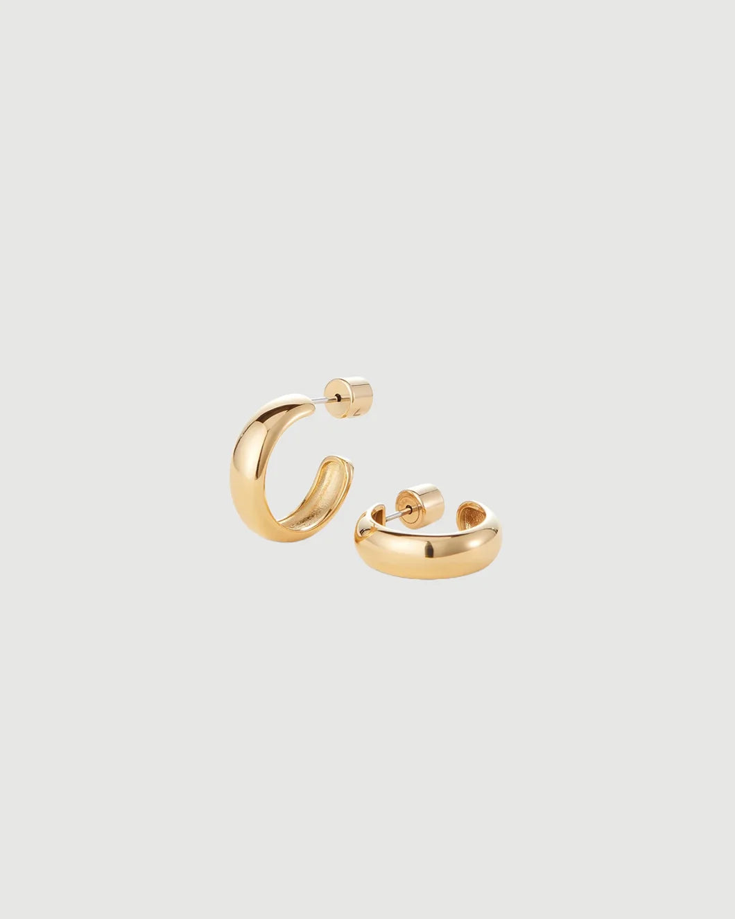 JENNY BIRD Staple hoops small gold isolated