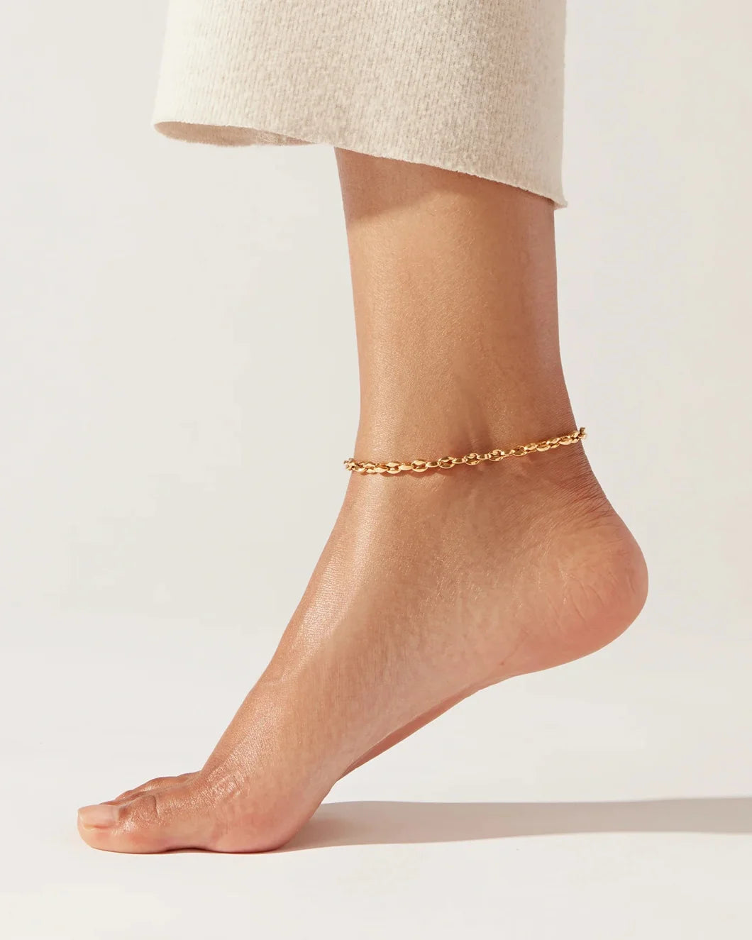 JENNY BIRD dhani anklet gold on figure front