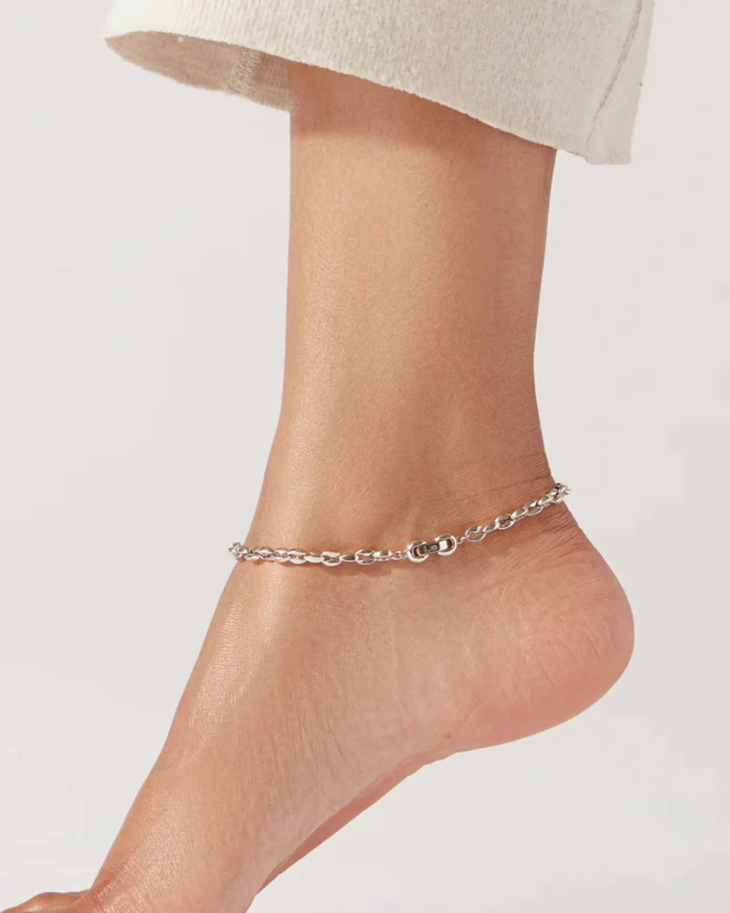 JENNY BIRD dhani anklet silver on figure back