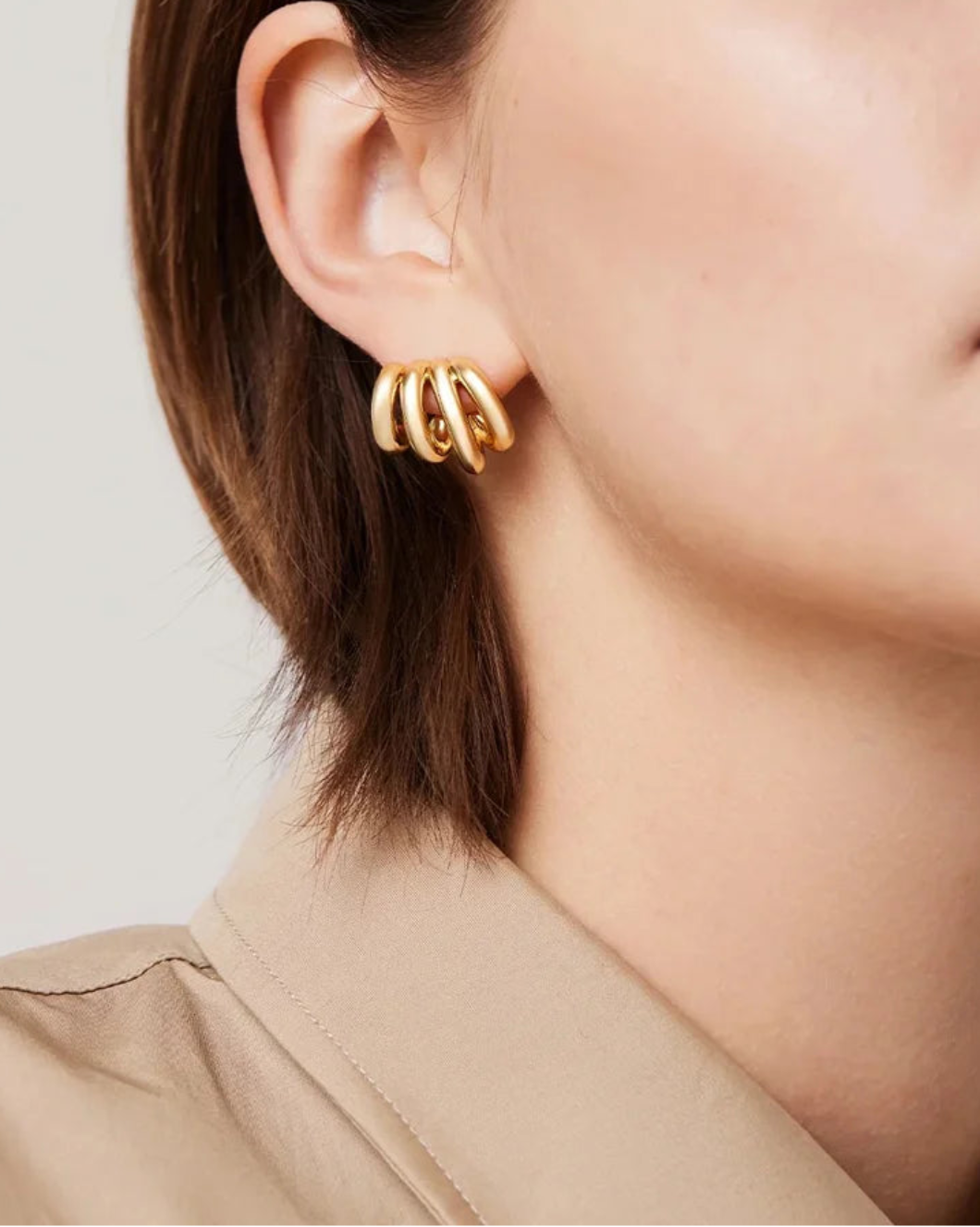 JENNY BIRD monroe earrings gold on frigure front 1