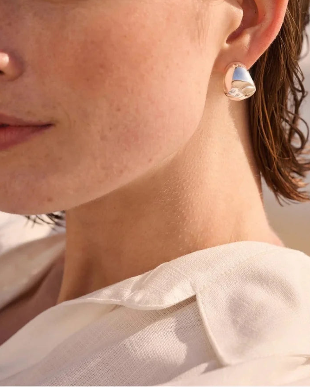 JENNY BIRD nelle hoop earings silver on figure front