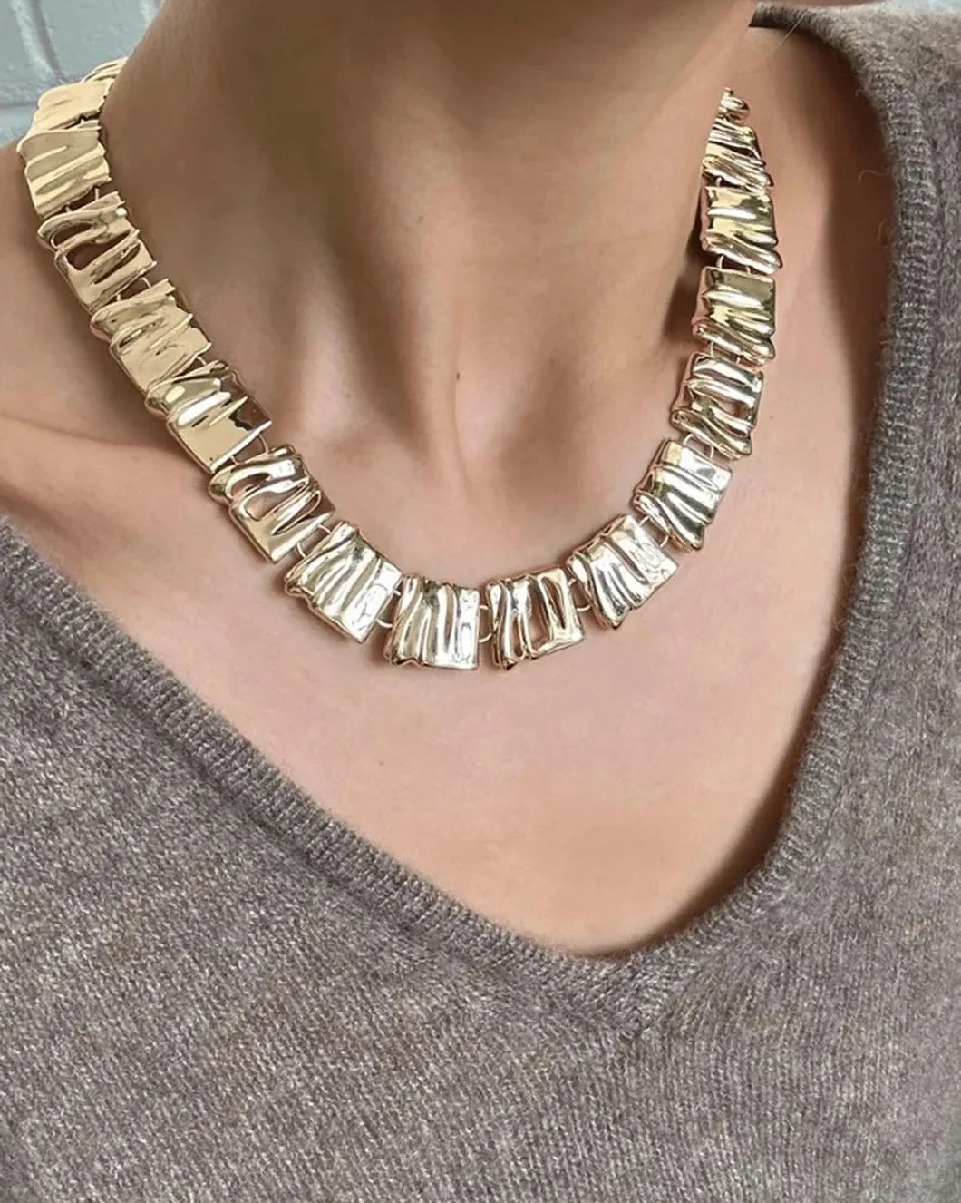 JENNY BIRD sundra collar gold on figure front
