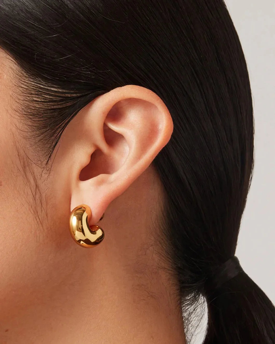 JENNY BIRD tome hoop earrings gold on figure side 1