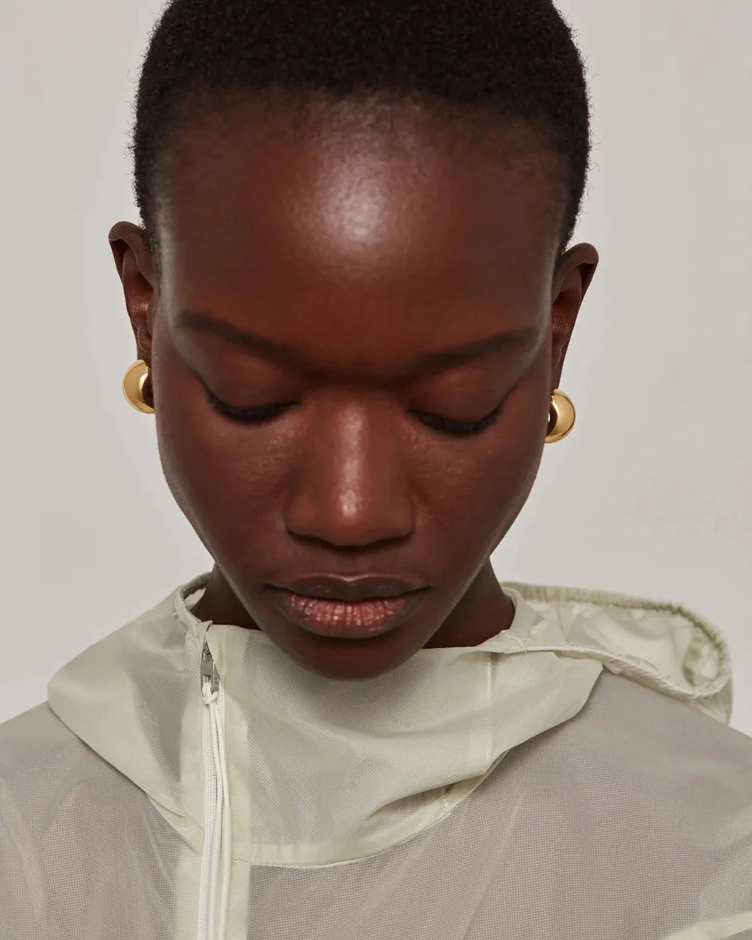 JENNY BIRD small gemma hoop earrings gold on figure front