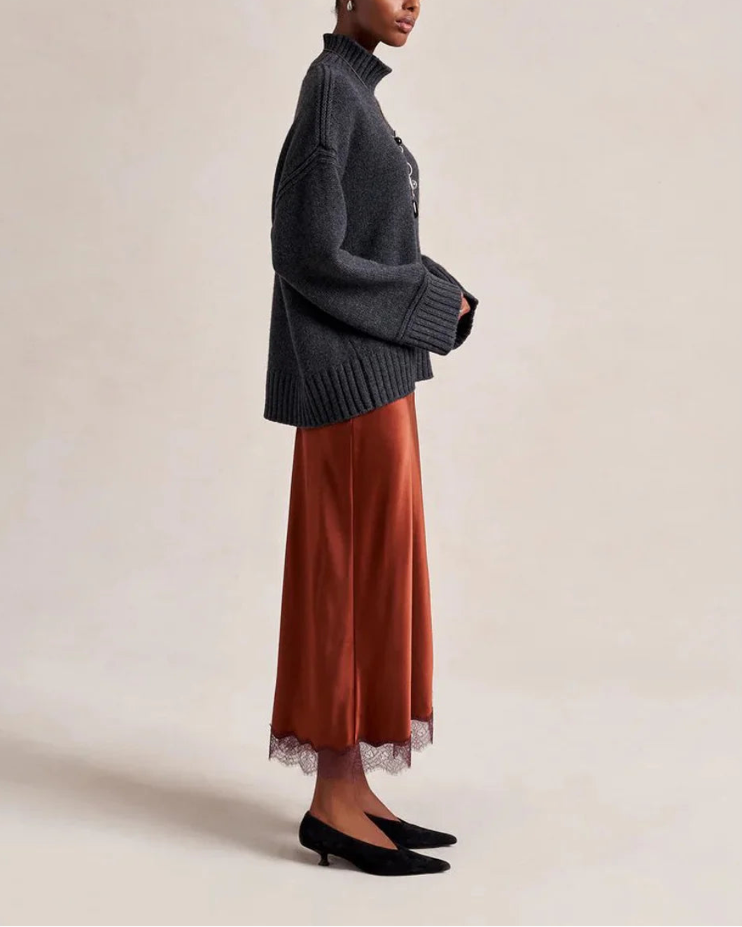 LA LIGNE demi skirt rust on figure side