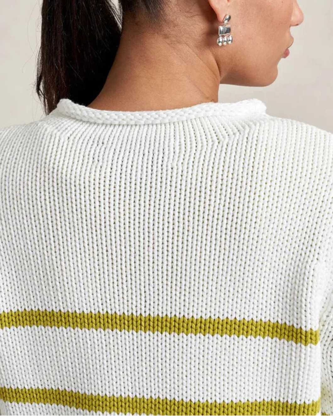 LA LIGNE mini marina sweater cream / key lime on figure back detail