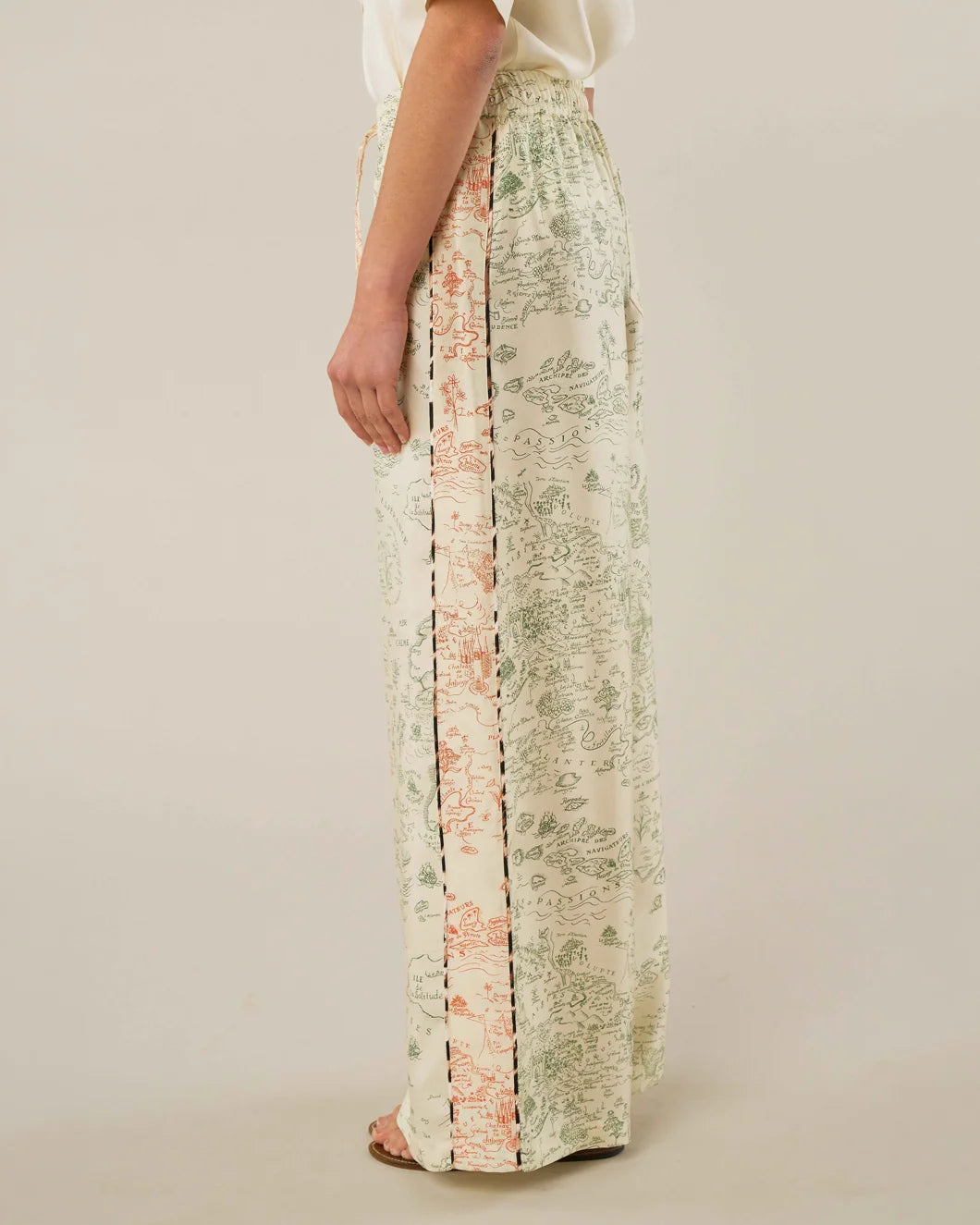 LA PRESTIC Ring pant mix carte prasin on figure side