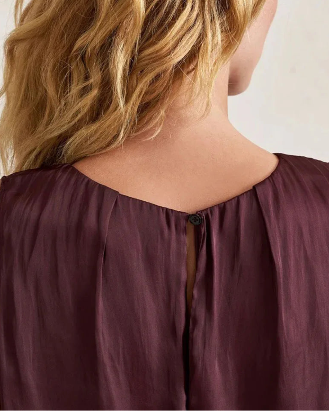 LA LIGNE Fleur Top Port on figure back detail