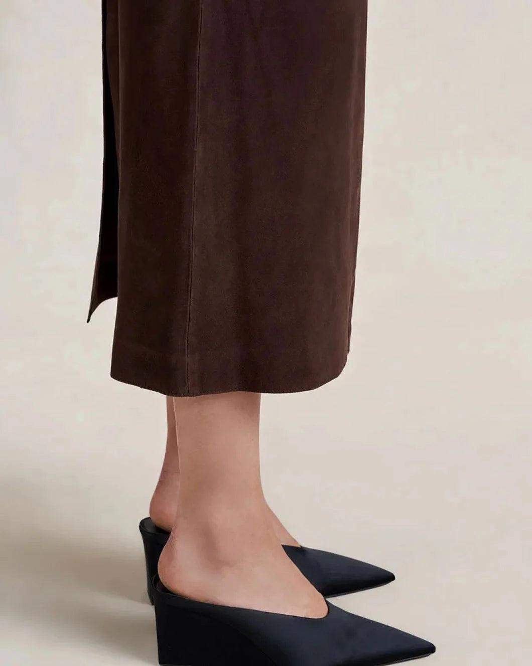 LA LIGNE Suede Vega Skirt chocolate on figure side detail